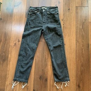 LEVI wedgie straight size 28